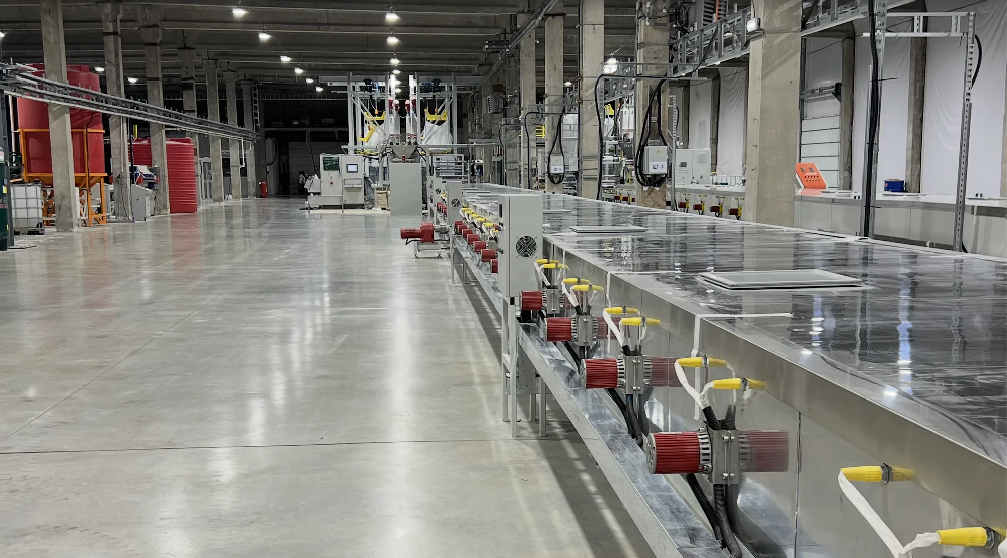 Continuous casting line for acrylic solid surface at the LISTACRYL plant in Kirishi, seen along the full length of the hall