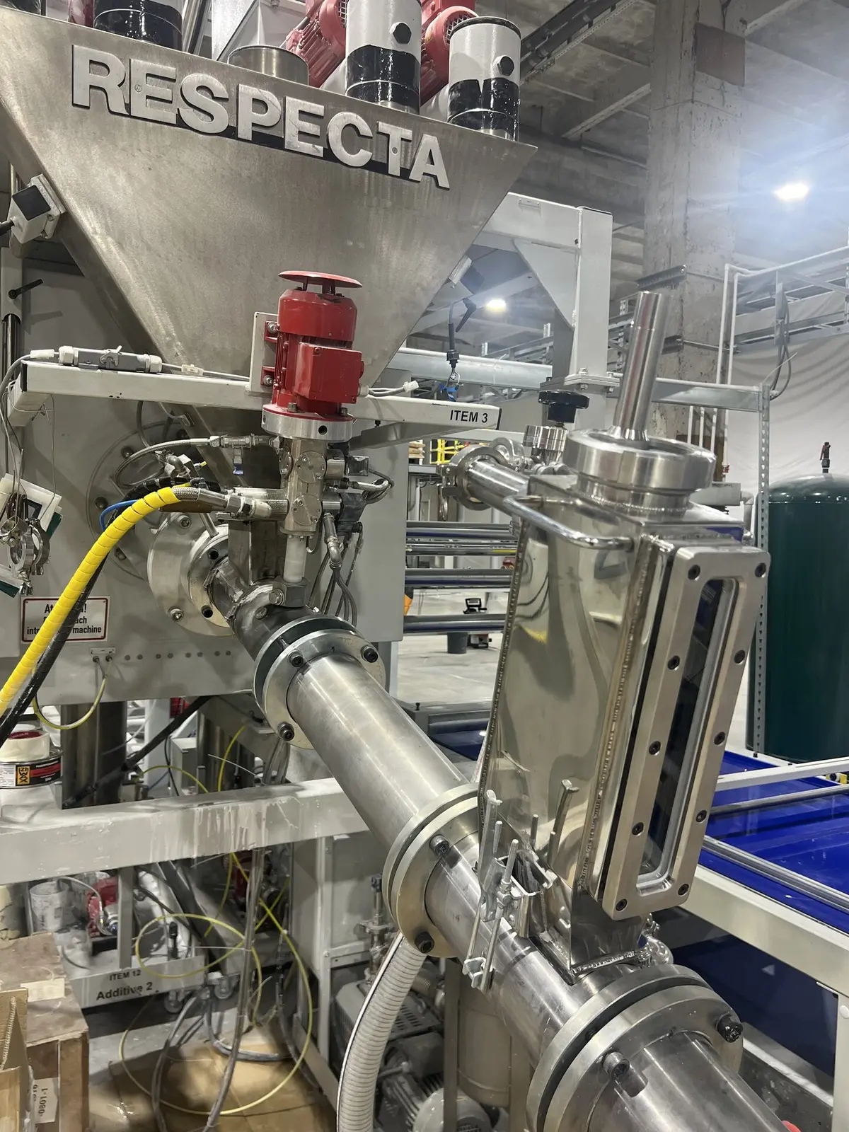 RESPECTA mixer at LISTACRYL — stainless vacuum degassing unit for the acrylic compound