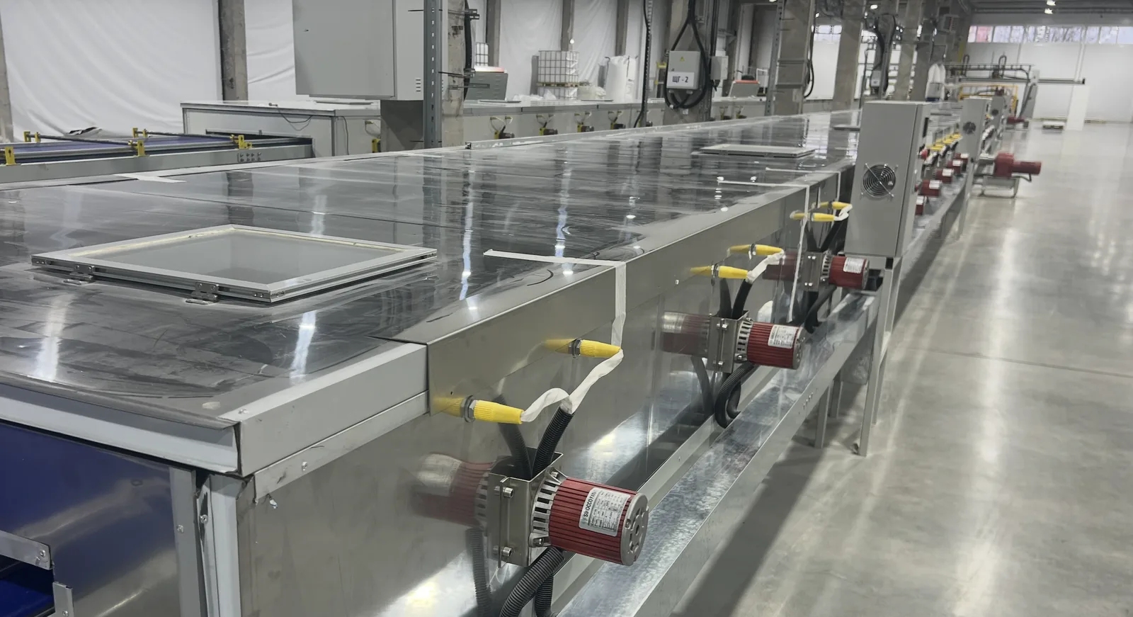 Close view of the LISTACRYL curing tunnel with red airflow fans along the web