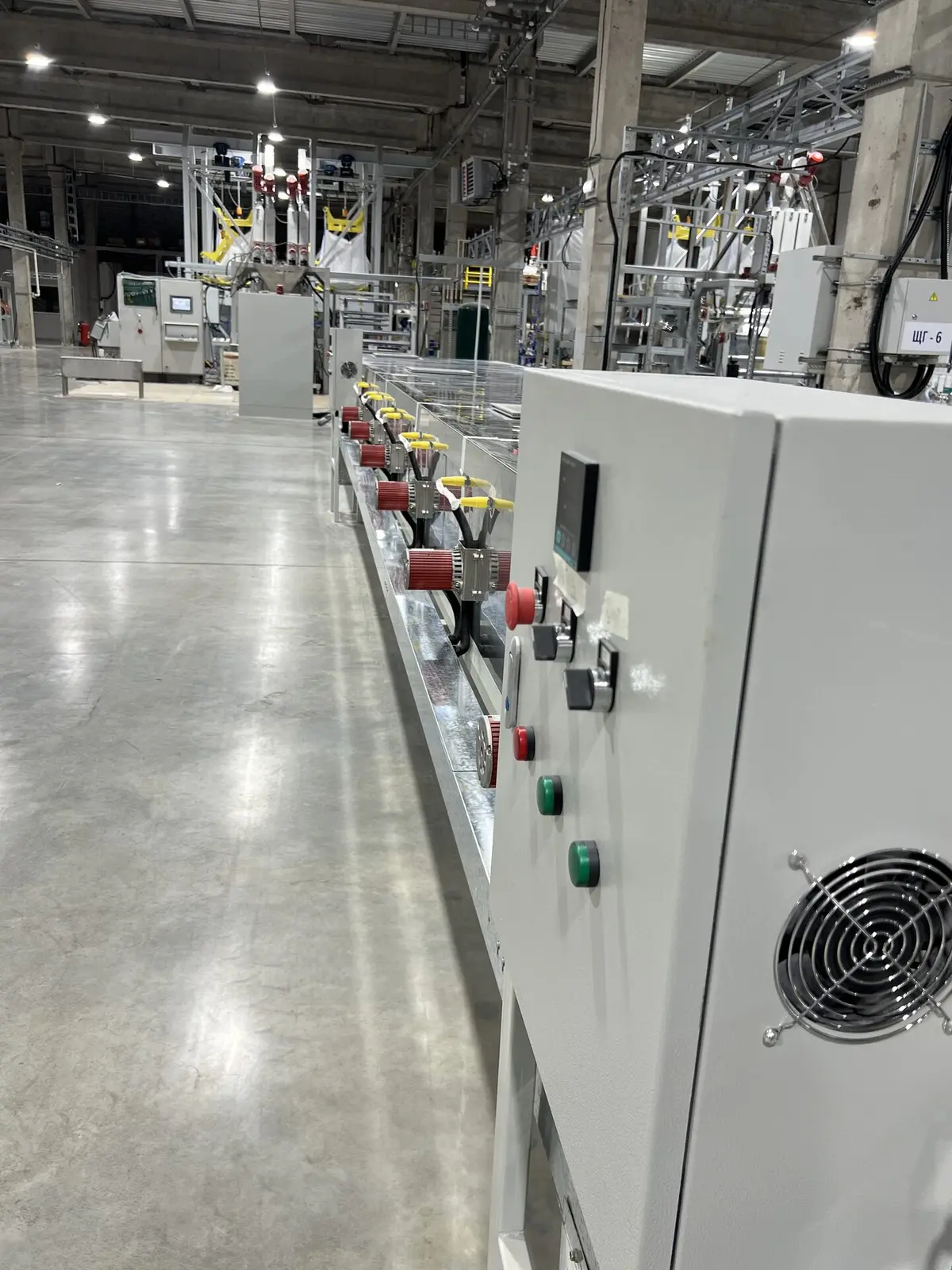 Section of the LISTACRYL casting line with a control cabinet and roller table