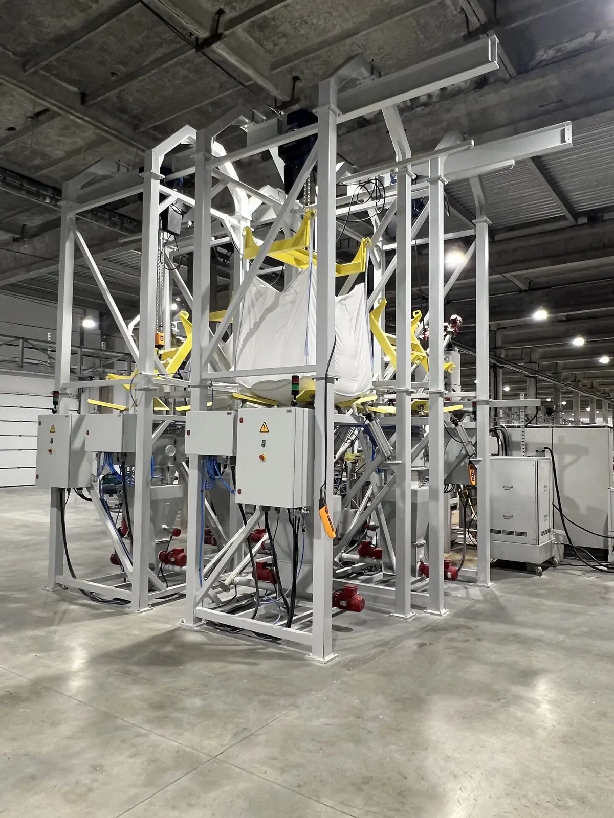 LISTACRYL raw-material dosing unit — frame with vessels feeding the acrylic compound